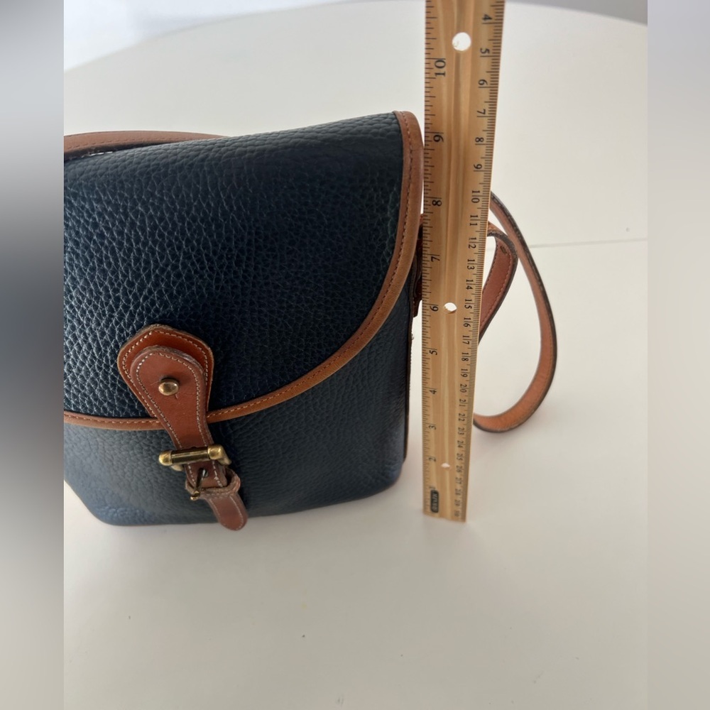Dooney & Bourke 1980's Field Bag Navy Blue & Tan Vintage Pebbled Leather Purse - Picture 15 of 16